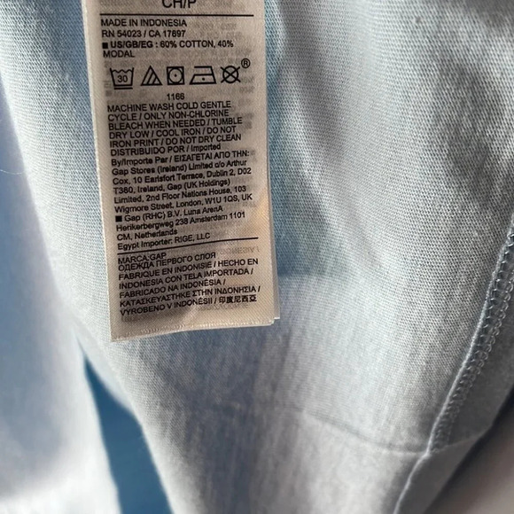 GAP NWT Baby Blue Retro Graphic Logo Crewneck Favourite Tee Sizes S & M - Picture 7 of 8